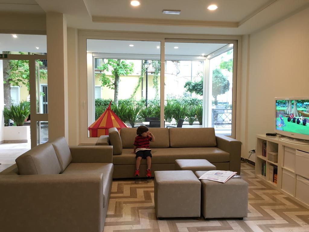 Hotel Lux